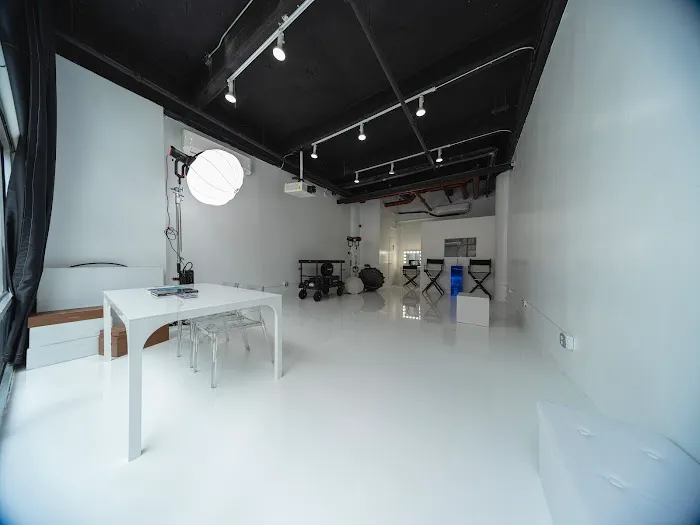 Dreams On Command - Photo Studio 2