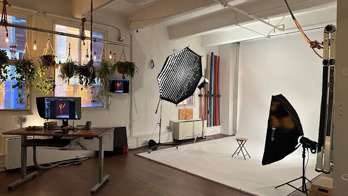 Studio 810 0