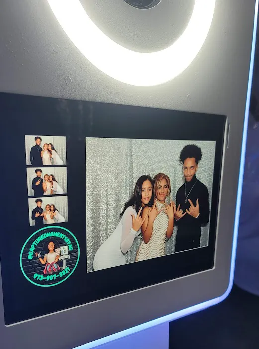 CapturedMomentsbyAG PhotoBooths & 360 5