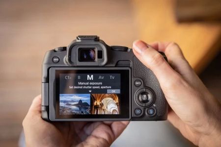 Discover the Advantages of a Camera with WiFi, Bluetooth Connectivity, and Fast Autofocus