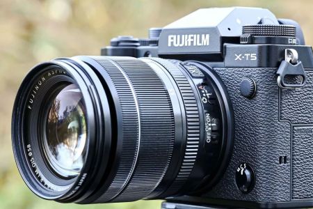 Best Camera for Vloggers Under 1500 Dollars: A Detailed Guide for Enthusiasts