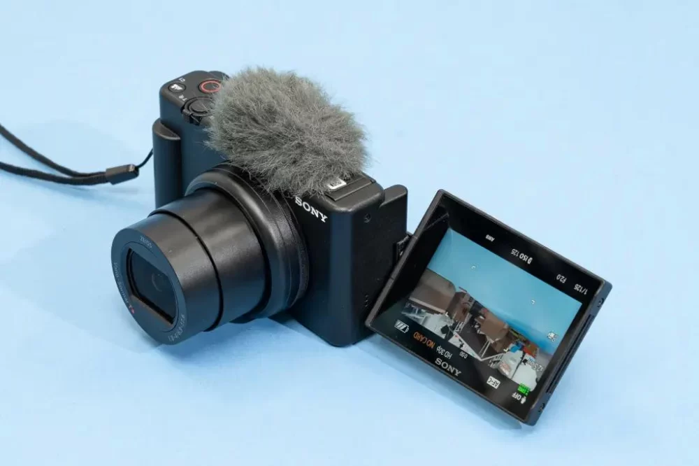 Best Camera for Vloggers with High FPS Video Recording and Professional Lenses